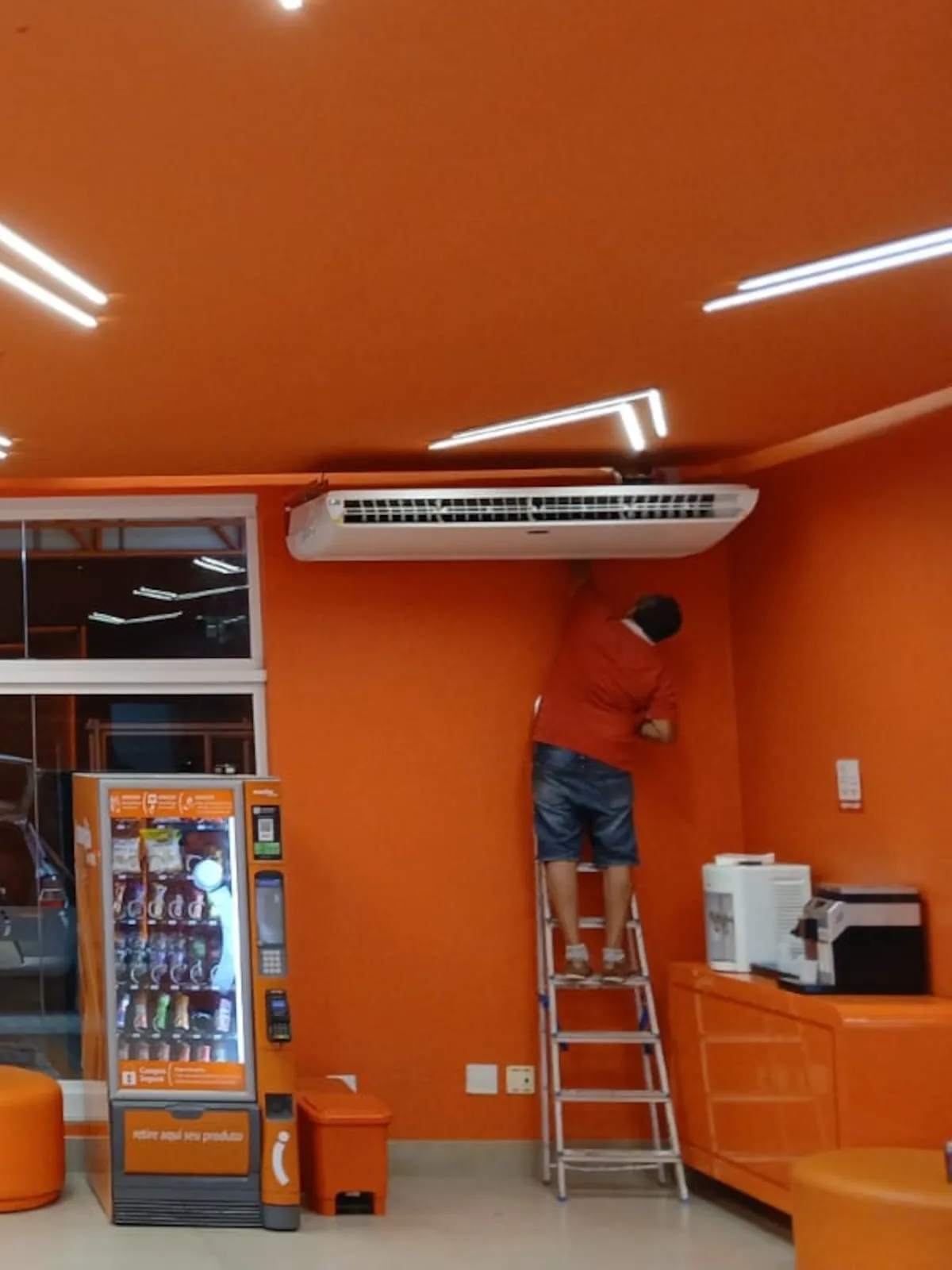 MANUTENÇÃO E INSTALAÇÃO DE AR-CONDICIONADO